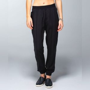 Lululemon Mat to Street Tencel JOGGER black 10